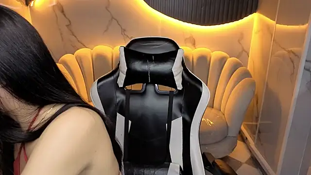 Snapshot of _mia_collins_b_ chatting on November 28, 1:11 pm mia collins b online show from November 28, 1:11 pm