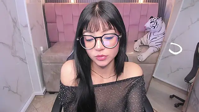 Snapshot of _mia_collins_b_ chatting on October 8, 1:12 pm  mia collins b  online show from October 8, 1:12 pm