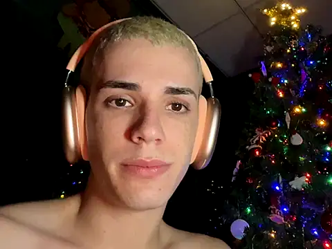 Cristian Delgado online show from December 4, 5:39 am