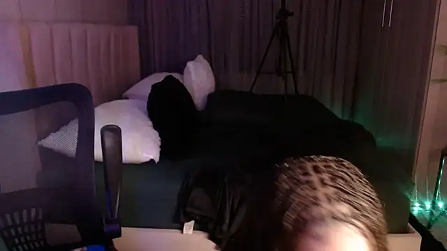 Snapshot of BabyBarbee chatting on February 16, 11:24 pm BabyBarbee online show from February 16, 11:24 pm