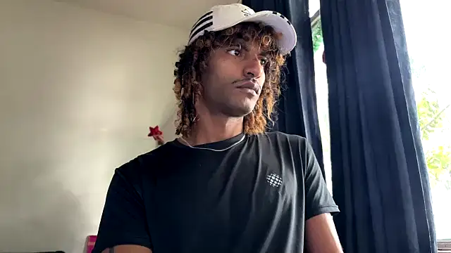 Snapshot of gerson173Hugo chatting on November 17, 9:57 am gerson173Hugo online show from November 17, 9:57 am