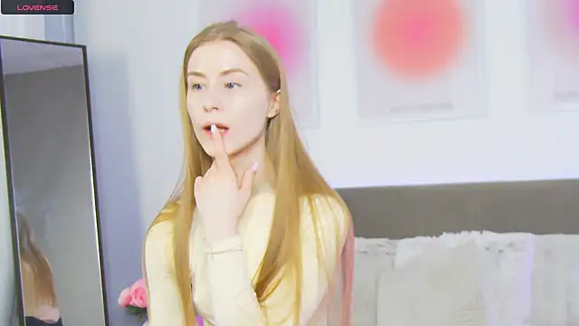 VioletiSwone online show from March 17, 5:23 am