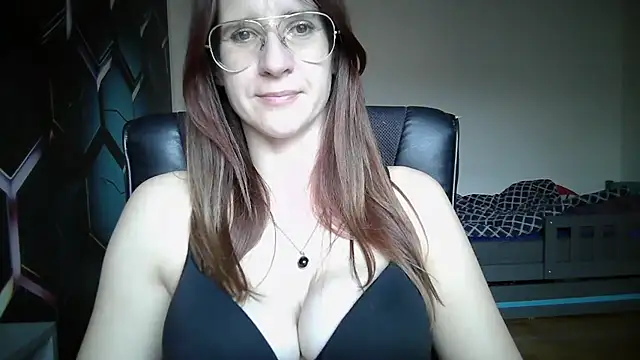 Snapshot of KayaRose chatting on October 6, 3:24 pm KayaRose online show from October 6, 3:24 pm