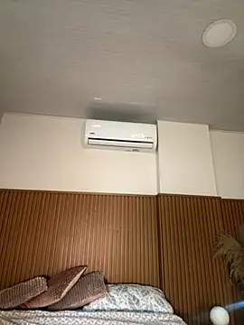 Lianh Benett online show from October 29, 4:44 am