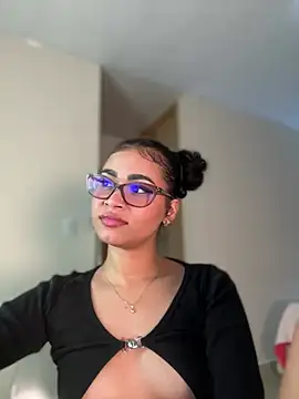 Snapshot of Lianh_Benett chatting on January 4, 7:34 am Lianh Benett online show from January 4, 7:34 am