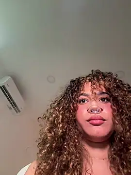 Snapshot of Lianh_Benett chatting on July 19, 2:20 am Lianh Benett online show from July 19, 2:20 am