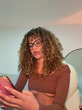 Lianh Benett online show from April 29, 4:05 am