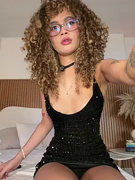 Lianh Benett online show from February 8, 8:23 am