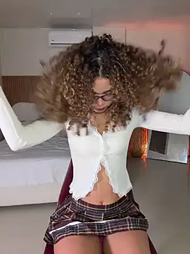 Lianh Benett online show from February 7, 6:32 am