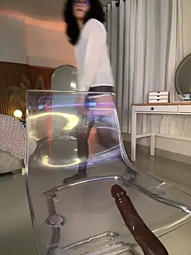 Lianh Benett online show from November 11, 5:24 am