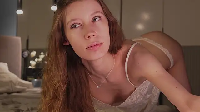 poisonn girlll online show from April 6, 8:10 pm