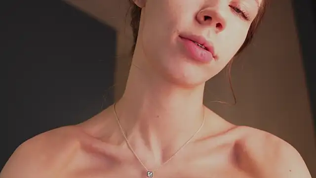 Snapshot of poisonn_girlll chatting on April 30, 8:57 pm poisonn girlll online show from April 30, 8:57 pm
