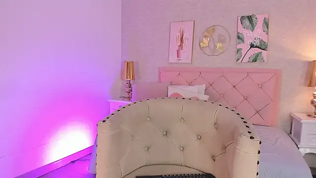 lexa 25  online show from December 1, 7:37 pm