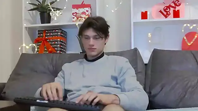 CalvinCay online show from February 6, 7:40 pm