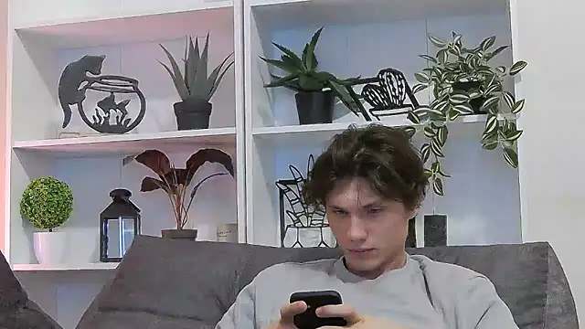 CalvinCay online show from March 14, 8:42 am