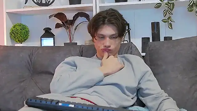 CalvinCay online show from March 12, 2:20 am