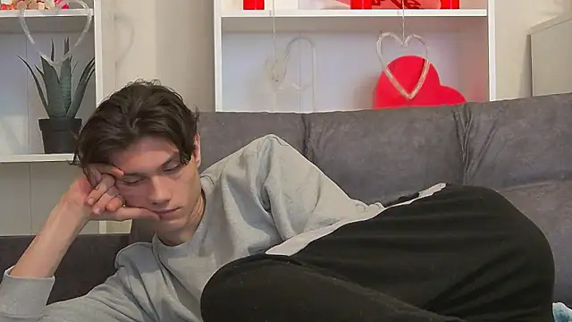 CalvinCay online show from February 13, 6:09 am