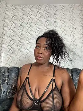 Snapshot of emilyrojas chatting on April 22, 12:23 pm emilyrojas online show from April 22, 12:23 pm