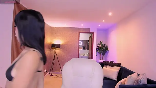 viiolet thomas online show from November 14, 8:01 pm