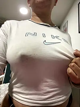 Snapshot of ruby_santana777 chatting on November 18, 3:32 am ruby santana777 online show from November 18, 3:32 am