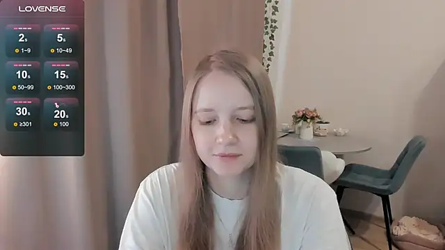 Snapshot of Alyaley chatting on June 7, 10:09 am Alyaley online show from June 7, 10:09 am