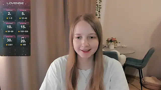 Snapshot of Alyaley chatting on June 14, 10:49 am Alyaley online show from June 14, 10:49 am