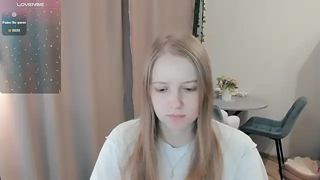 Snapshot of Alyaley chatting on July 12, 9:10 am Alyaley online show from July 12, 9:10 am
