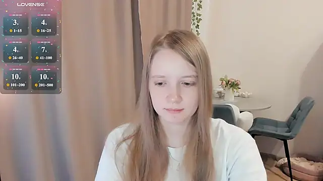 Snapshot of Alyaley chatting on July 10, 10:37 am Alyaley online show from July 10, 10:37 am