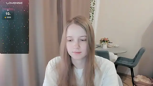 Snapshot of Alyaley chatting on June 9, 12:17 pm Alyaley online show from June 9, 12:17 pm