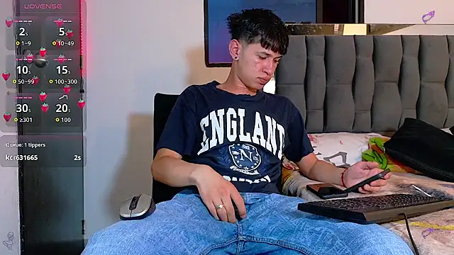 Mr daren  online show from September 27, 7:20 pm