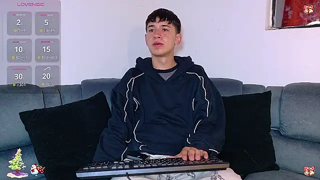 Mr daren  online show from December 18, 7:18 pm