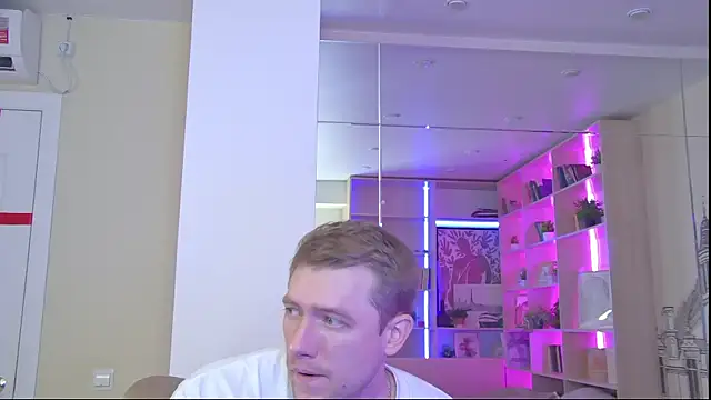 Snapshot of EthanPinkman chatting on June 5, 5:01 am EthanPinkman online show from June 5, 5:01 am