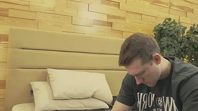 Snapshot of EthanPinkman chatting on December 1, 4:24 am EthanPinkman online show from December 1, 4:24 am