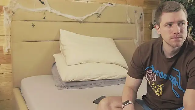 Snapshot of EthanPinkman chatting on October 30, 4:11 am EthanPinkman online show from October 30, 4:11 am