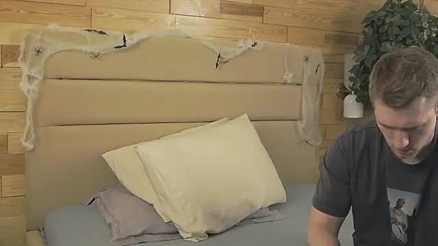 Snapshot of EthanPinkman chatting on October 23, 4:22 am EthanPinkman online show from October 23, 4:22 am