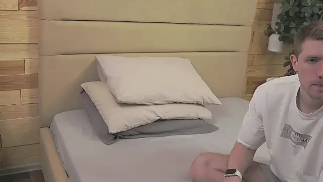 Snapshot of EthanPinkman chatting on November 20, 4:35 am EthanPinkman online show from November 20, 4:35 am