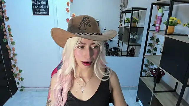 LilithCooperr  online show from November 24, 10:32 pm