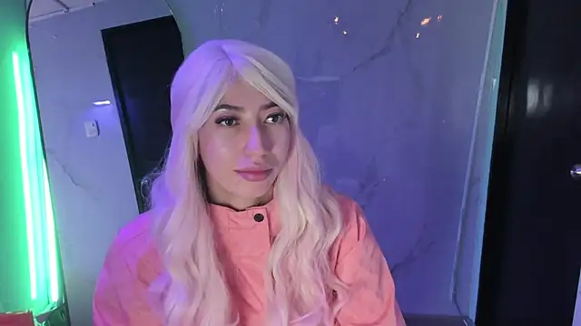 Snapshot of LilithCooperr_ chatting on February 7, 3:47 am LilithCooperr online show from February 7, 3:47 am