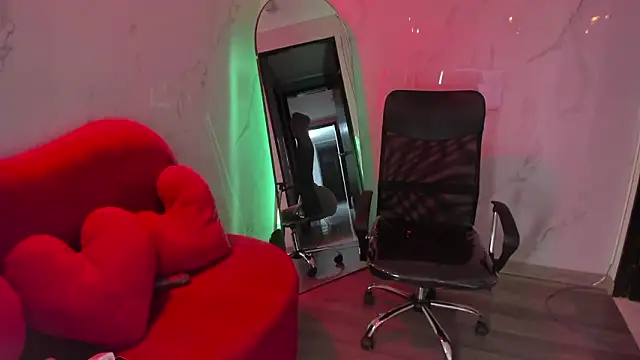 LilithCooperr  online show from January 9, 10:39 pm