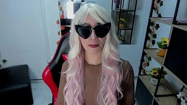 LilithCooperr  online show from December 17, 10:04 pm