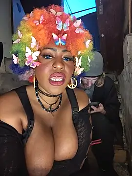 AmazonianMistress online show from May 24, 1:16 am