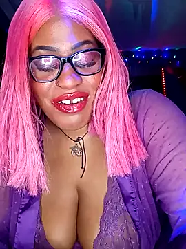 Snapshot of AmazonianMistress chatting on January 3, 7:38 am AmazonianMistress online show from January 3, 7:38 am