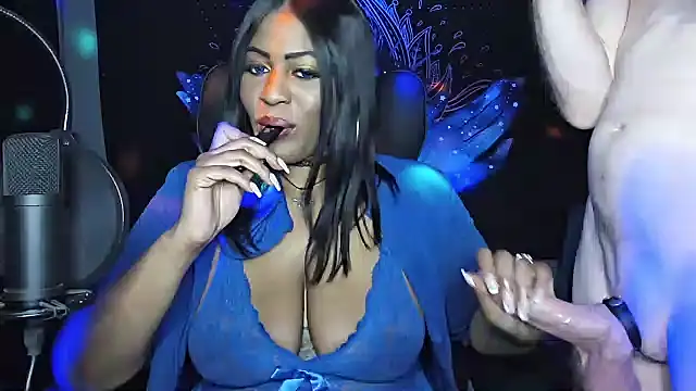 Snapshot of AmazonianMistress chatting on March 22, 4:14 am AmazonianMistress online show from March 22, 4:14 am