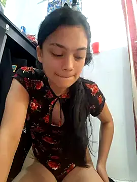 Snapshot of littlemelii chatting on December 19, 4:24 pm littlemelii online show from December 19, 4:24 pm