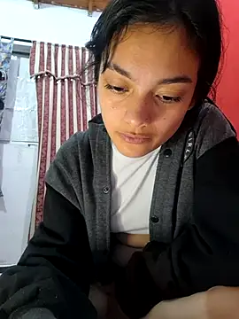 Snapshot of littlemelii chatting on January 3, 6:00 am littlemelii online show from January 3, 6:00 am