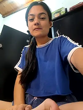 Snapshot of littlemelii chatting on December 22, 5:33 am littlemelii online show from December 22, 5:33 am