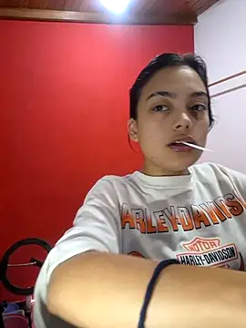 Snapshot of littlemelii chatting on December 29, 1:45 am littlemelii online show from December 29, 1:45 am