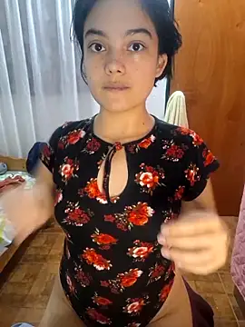 littlemelii online show from April 11, 4:43 pm