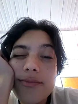 littlemelii online show from June 17, 2:22 am