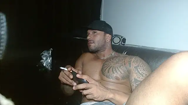 Snapshot of manolofitt chatting on May 31, 1:00 am manolofitt online show from May 31, 1:00 am